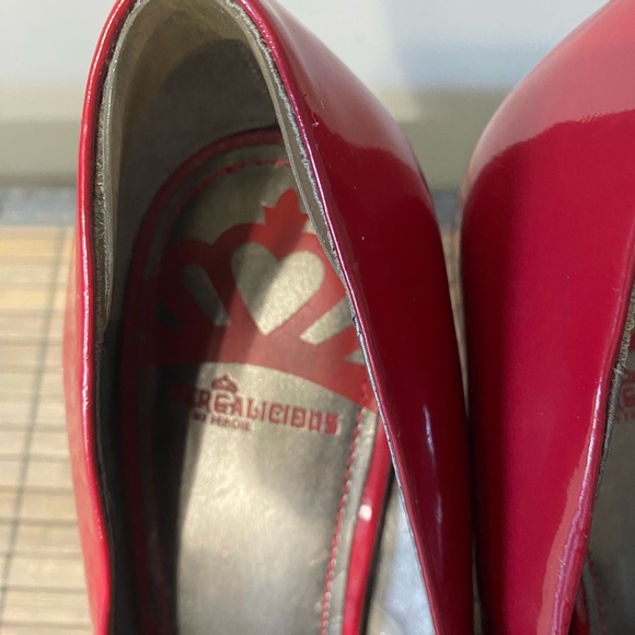 Fergalicious Red Peep Toe Pumps  9M
Heel height is 4 inches
Sexy Career Date - Picture 7 of 9